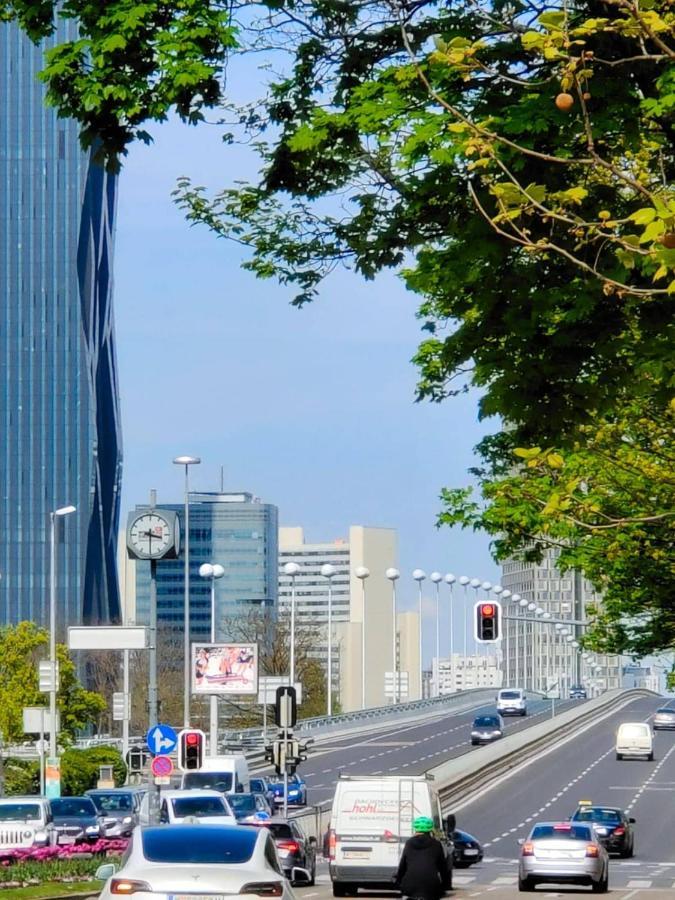Center ! 2 Stops From The City Center! Viena Exterior foto